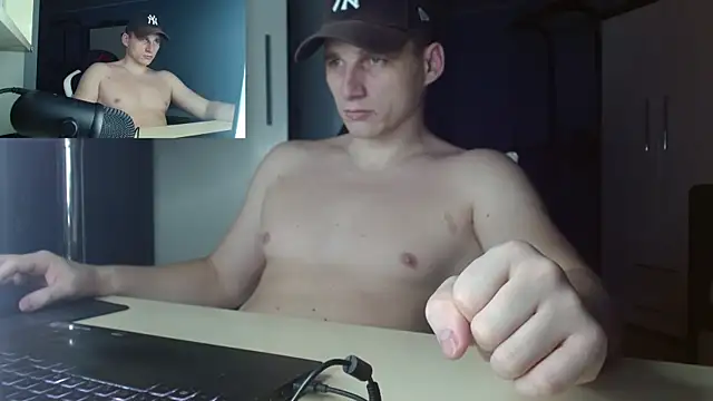 Poliglotjoe1 online show from December 2025 05:39:02 PM