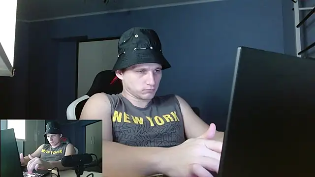 Poliglotjoe1 online show from February 2026 03:49:01 AM