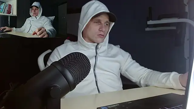 Poliglotjoe1 online show from December 2025 06:40:01 AM