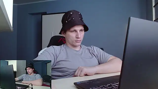 Poliglotjoe1 online show from February 2026 02:16:02 PM