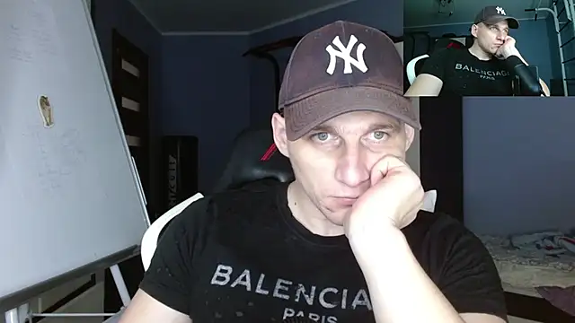 Poliglotjoe1 online show from November 2025 05:46:02 PM