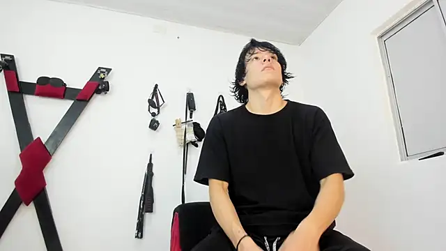 Kenai Lavis online show from November 2025 12:17:02 PM