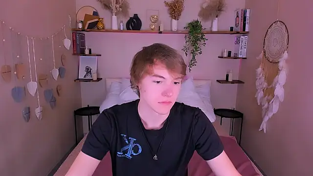 DonaldWoon online show from November 2025 12:38:02 PM