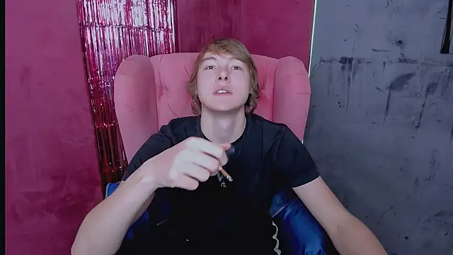 DonaldWoon online show from December 2025 09:53:01 PM