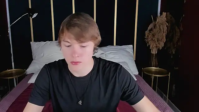 DonaldWoon online show from November 2025 10:36:02 AM