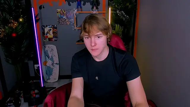 DonaldWoon online show from December 2025 04:33:02 PM