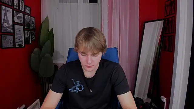 DonaldWoon online show from November 2025 10:48:01 AM