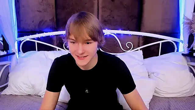 DonaldWoon online show from December 2025 11:31:01 AM