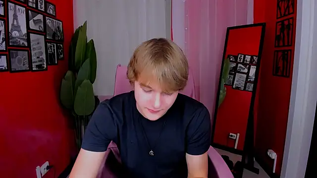 DonaldWoon online show from December 2025 03:55:01 PM