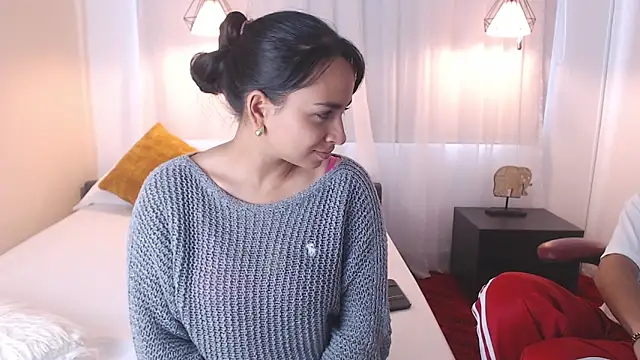 MiaRosy ValentinoRussel online show from November 2025 07:25:02 PM