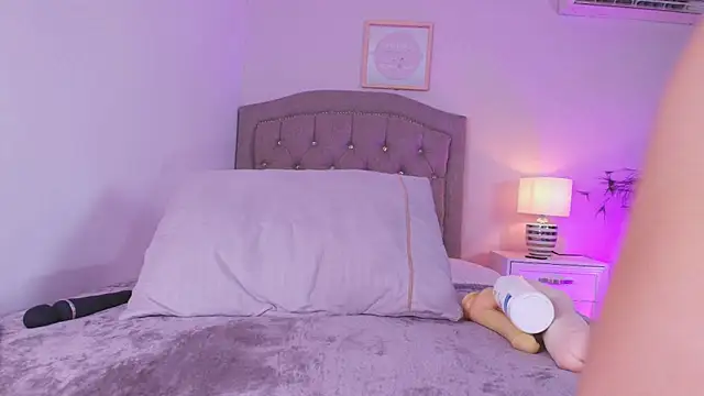 lanna w online show from February 2026 07:52:02 PM