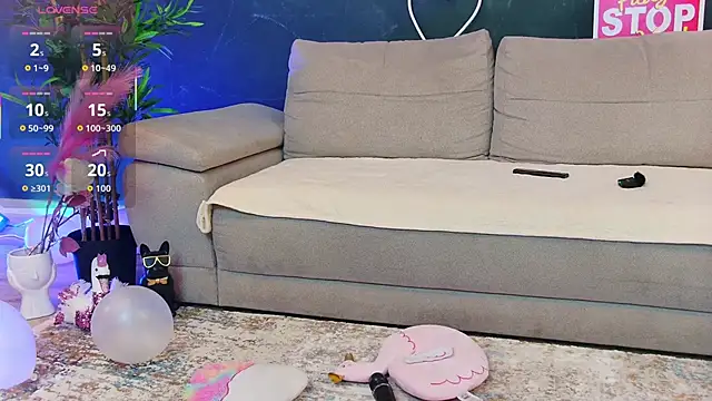 Snapshot of AlessiaDebbie chatting on November 2025 08:42:01 PM AlessiaDebbie online show from November 2025 08:42:01 PM