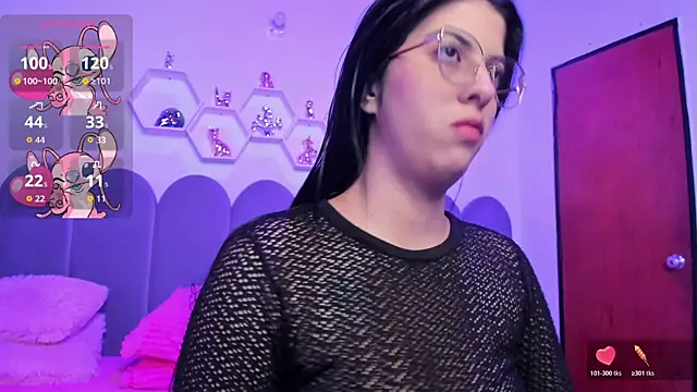 lunagomez24 online show from December 2025 02:51:02 AM