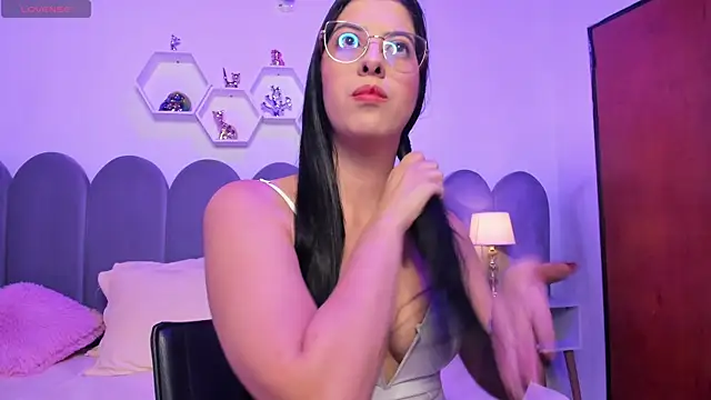 lunagomez24 online show from January 2026 01:31:01 AM