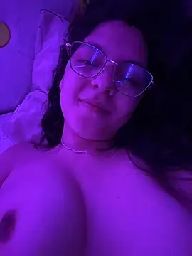 Snapshot of _MileyBerry chatting on November 2025 08:31:02 PM MileyBerry online show from November 2025 08:31:02 PM