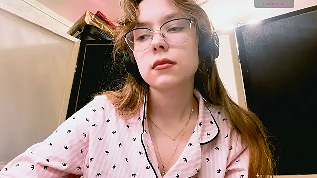 LouettaTornese online show from November 2025 01:00:02 PM