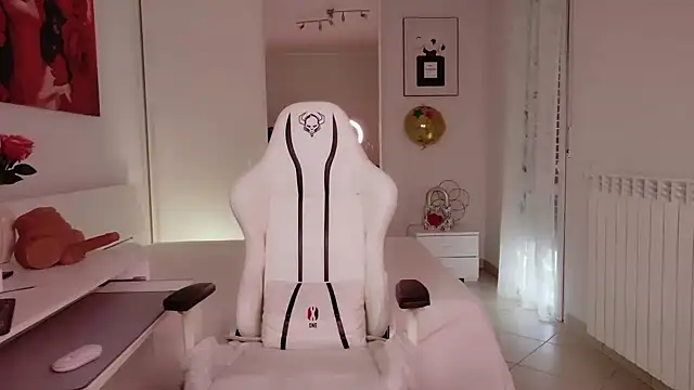 FlirtyFox  online show from May 2026 11:20:02 AM