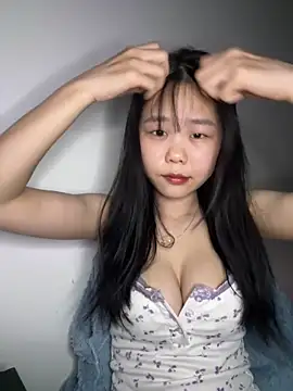 Kiee-lee online show from March 2026 04:18:02 PM