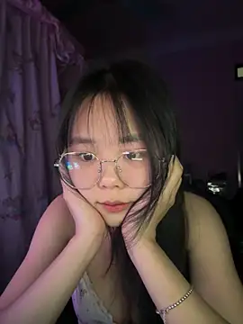 Kiee-lee online show from April 2026 02:13:02 PM