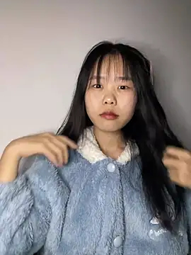 Kiee-lee online show from March 2026 01:14:01 PM