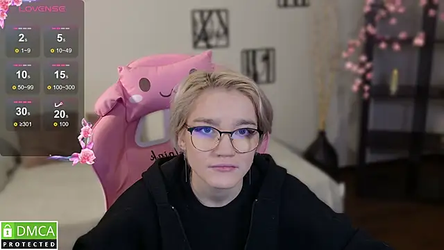 Megan Lora online show from November 2025 01:48:02 AM