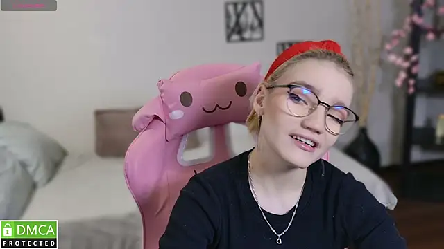 Megan Lora online show from December 2025 08:13:02 AM