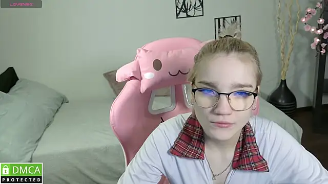 Megan Lora online show from January 2026 12:58:01 AM