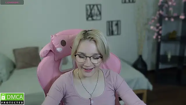 Megan Lora online show from December 2025 01:28:02 AM