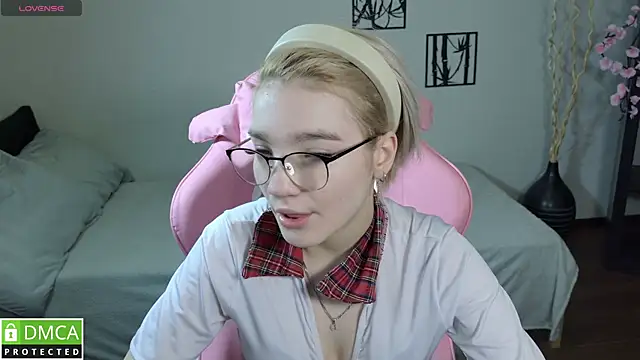 Megan Lora online show from January 2026 12:50:02 AM