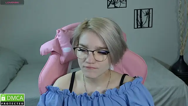 Megan Lora online show from January 2026 12:50:01 AM