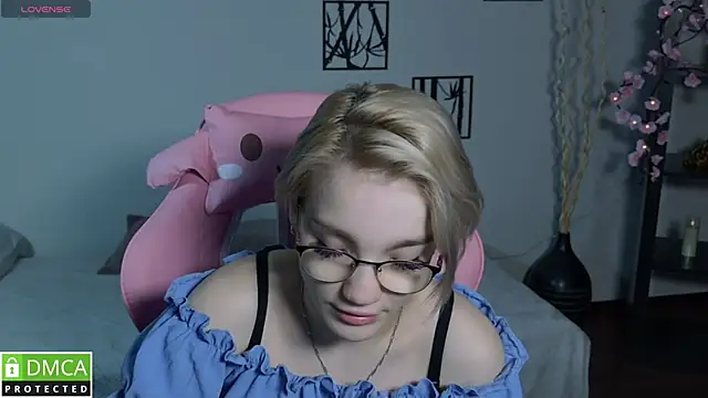 Megan Lora online show from January 2026 12:58:02 AM