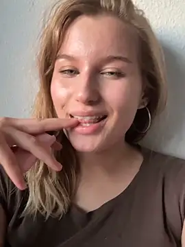 ImiMonroe online show from May 2026 04:18:01 PM