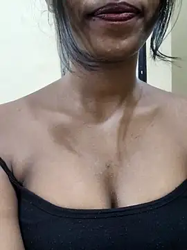 Simran 0011 online show from December 2025 04:41:02 PM