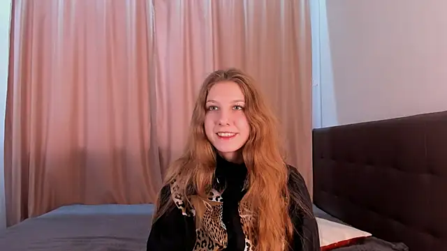 HazeLuneth online show from February 2026 06:33:01 AM