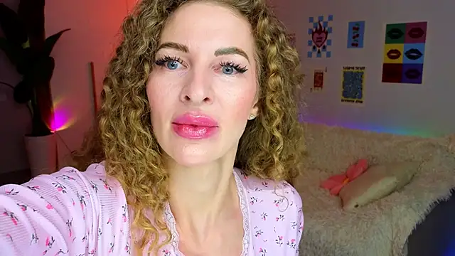 Anna  Herrera online show from February 2026 07:21:02 PM