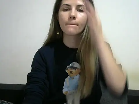 Erii18 online show from November 2025 12:17:01 PM