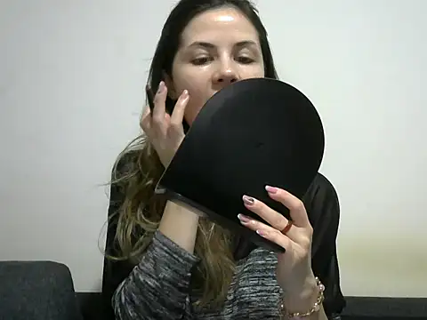 Erii18 online show from November 2025 11:21:02 AM