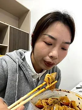 GYYoo online show from November 2025 04:57:02 AM