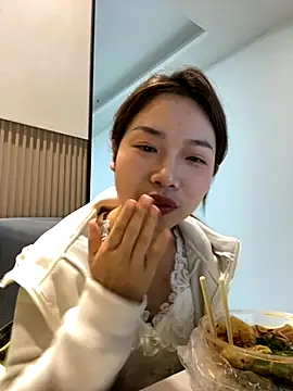 GYYoo online show from November 2025 05:07:02 AM