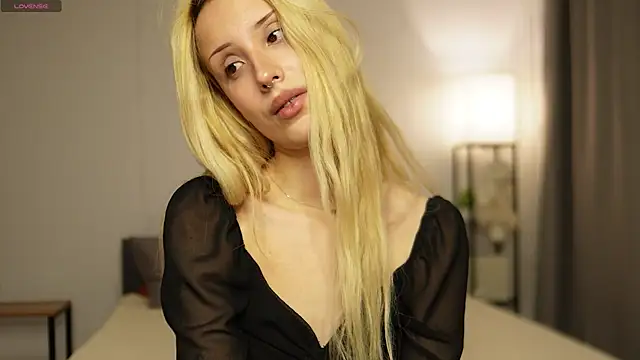 Angelic Lynn online show from December 2025 01:12:02 PM