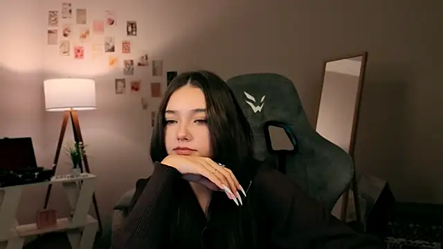 Vexorine online show from November 2025 07:47:01 PM