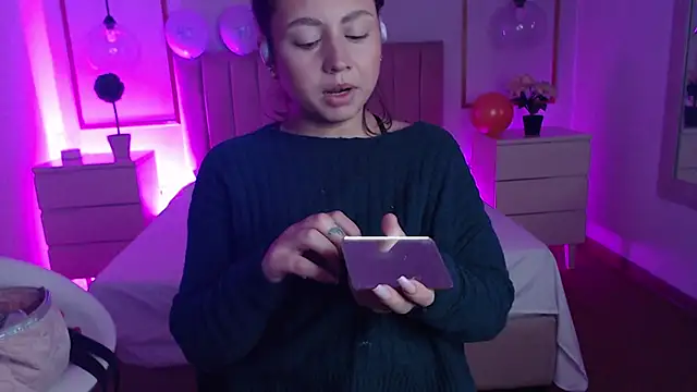 Alice Sinclair  online show from November 2025 12:38:02 PM