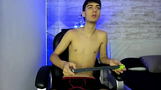 Emir Ozan  online show from November 2025 11:00:02 AM