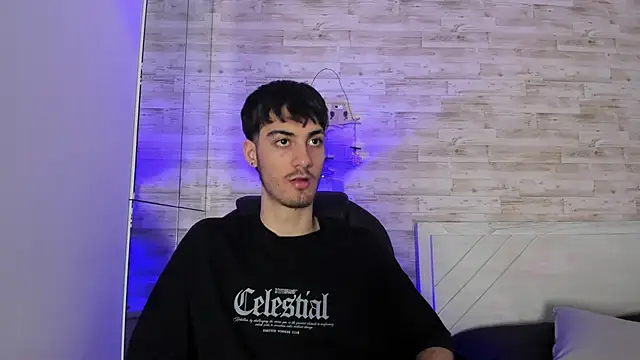 Emir Ozan  online show from February 2026 06:17:02 PM