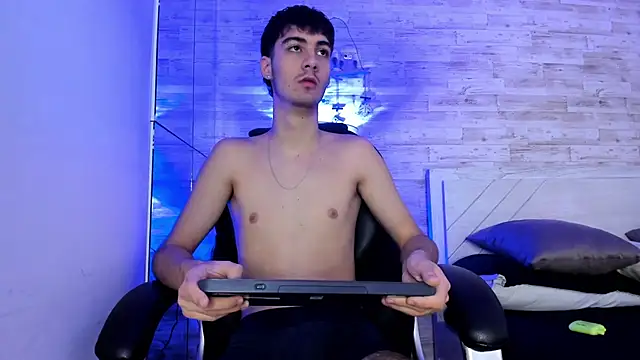 Emir Ozan  online show from December 2025 11:09:01 AM