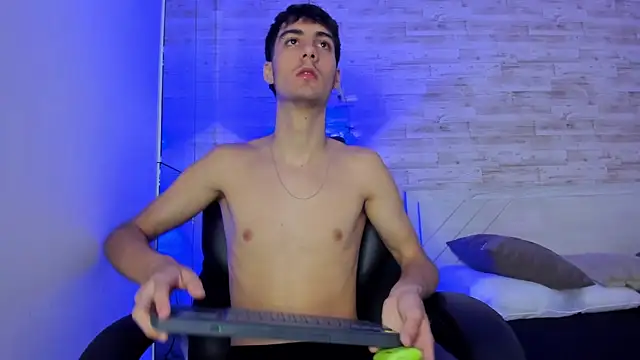 Emir Ozan  online show from December 2025 11:11:01 AM