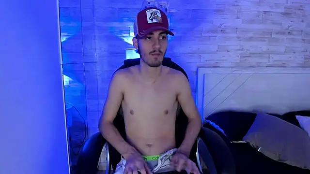 Emir Ozan  online show from December 2025 11:34:01 AM