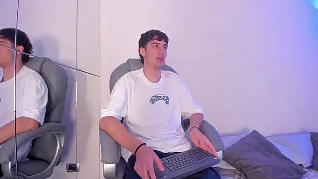 Emir Ozan  online show from November 2025 11:31:01 AM