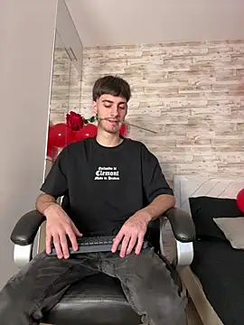 Emir Ozan  online show from February 2026 07:14:02 PM