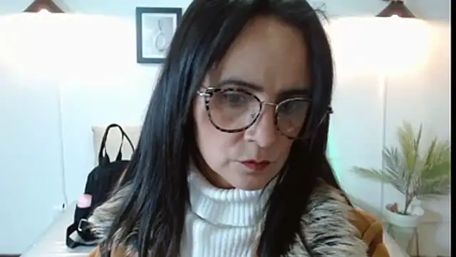 Juliana  lx online show from December 2025 12:59:02 PM